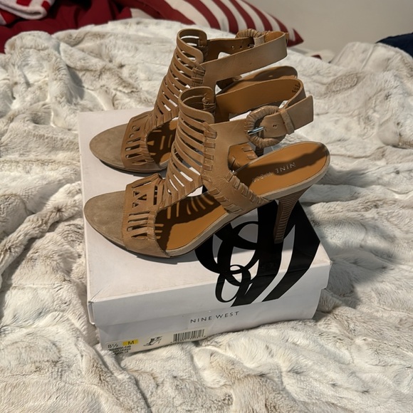 Nine West sandal. Worn twice. Adorablee!! - Picture 2 of 3